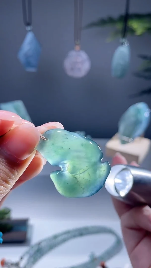 颈饰未镶嵌翡翠随形