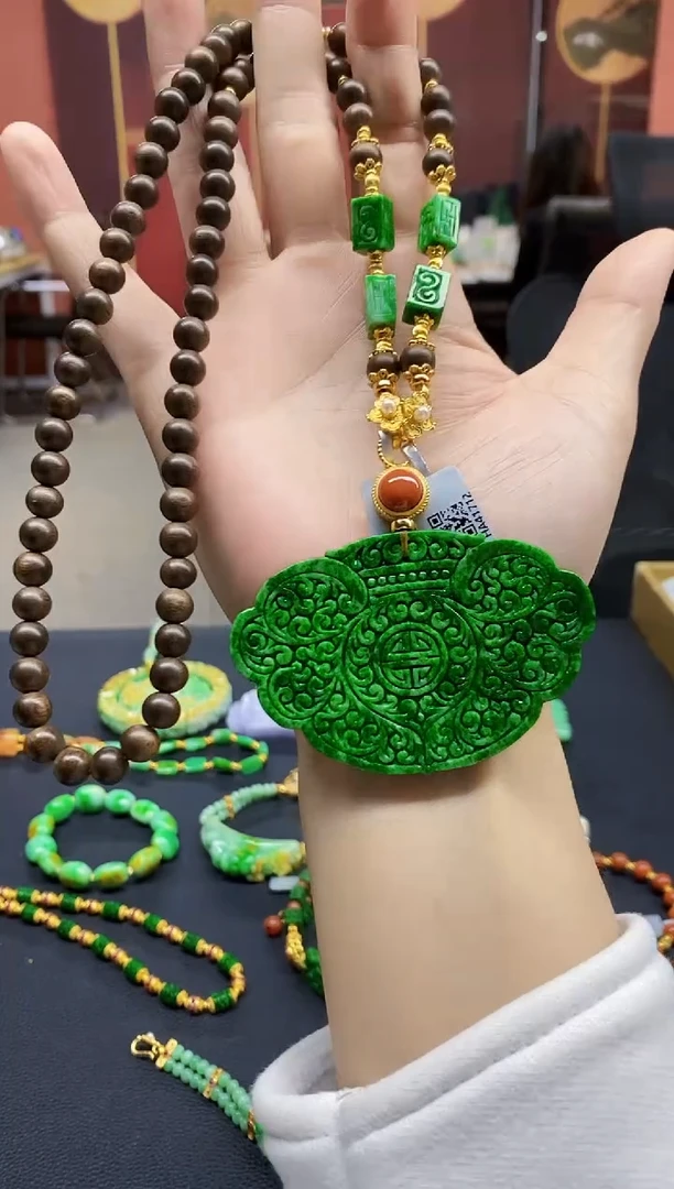 颈饰未镶嵌翡翠冬*吊坠