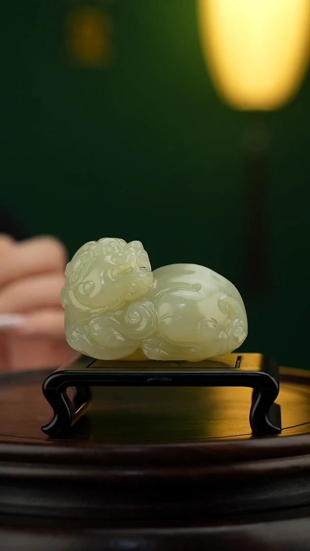 玉【扭头貔貅】天然玉石摆件手把件