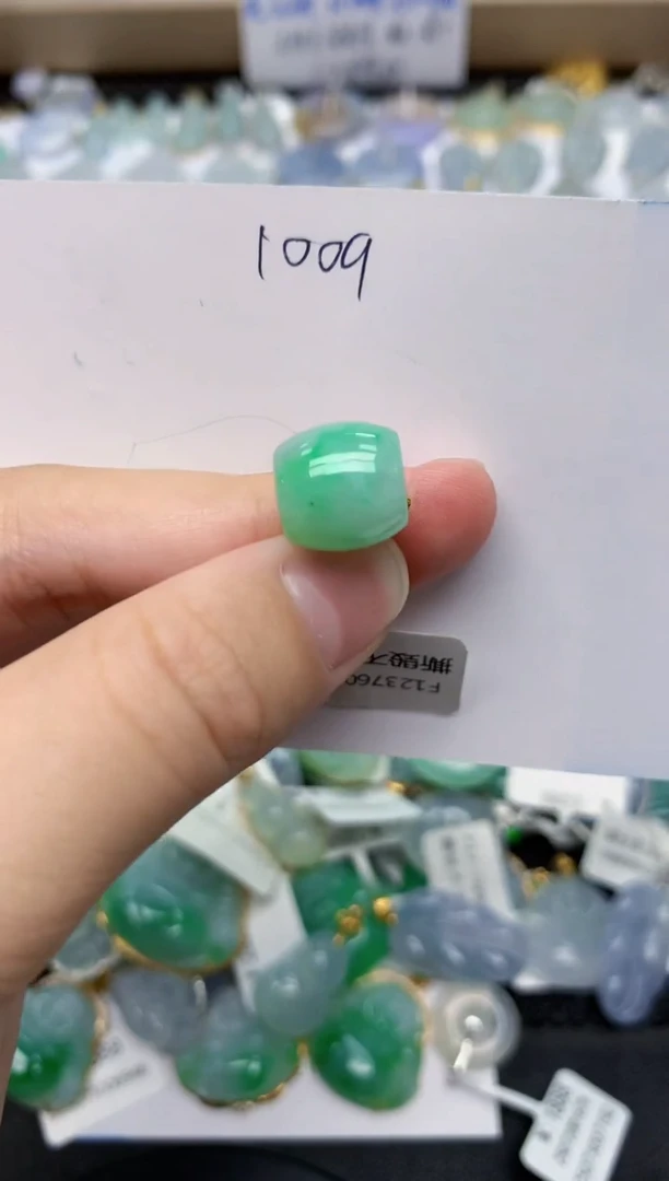 翡翠未镶嵌颈饰天然缅甸A货翡翠