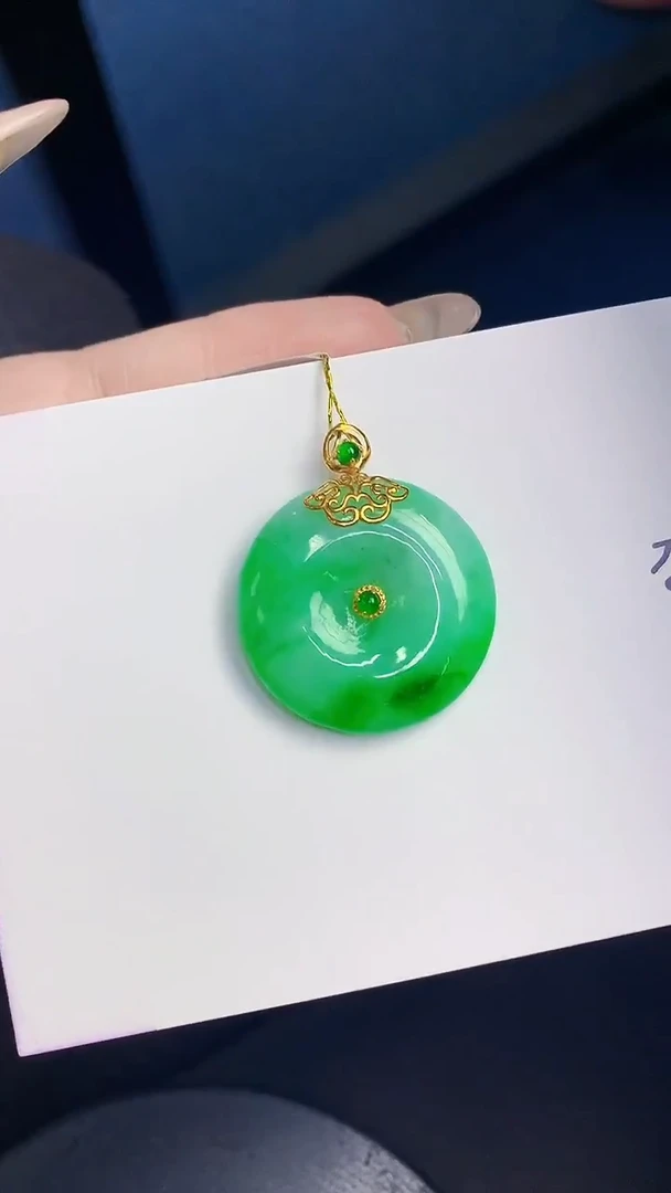 颈饰18K金镶嵌翡翠缅甸天然翡翠A货