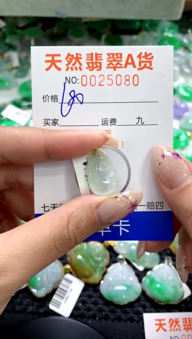 翡翠18K金镶嵌颈饰1111111111111111