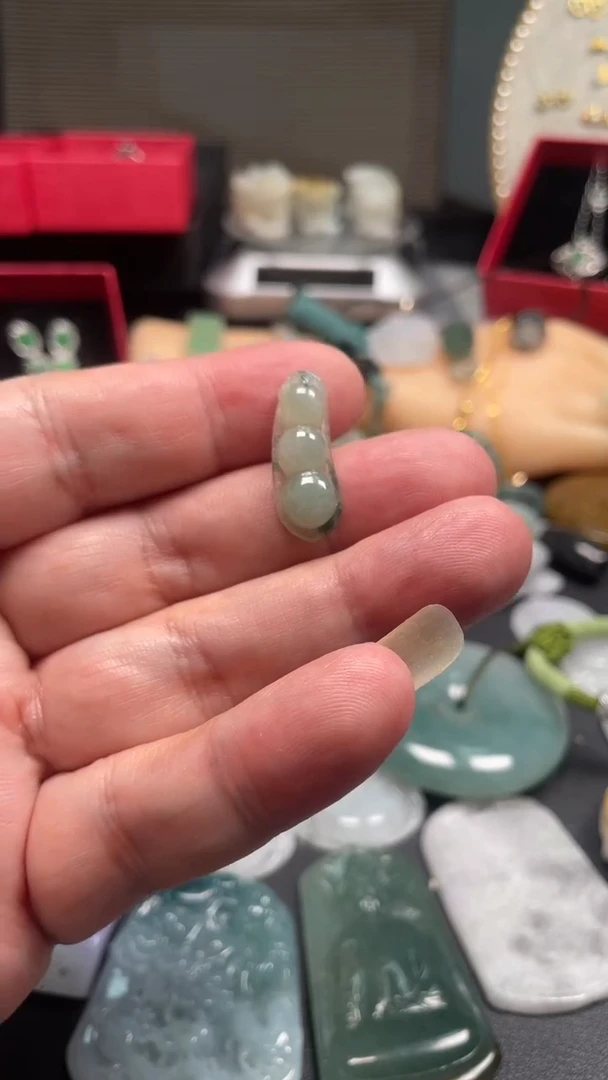 颈饰未镶嵌翡翠天然缅甸翡翠A货