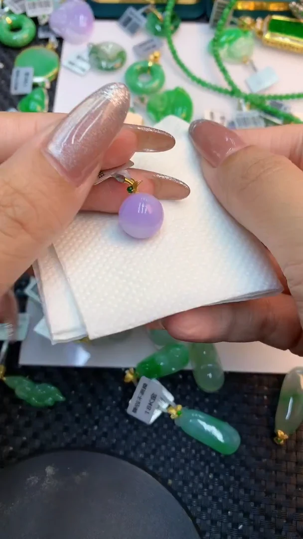 颈饰18K金镶嵌翡翠1