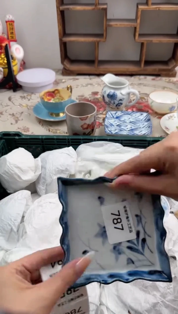 瓷片茕****然X         787