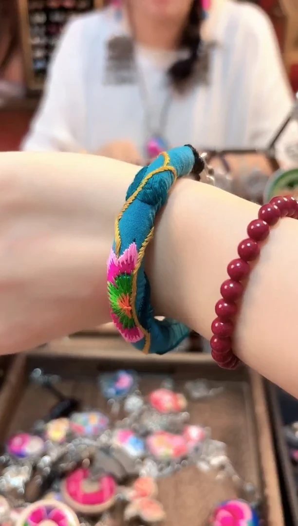 织绣云织谣民族风精美饰品 128