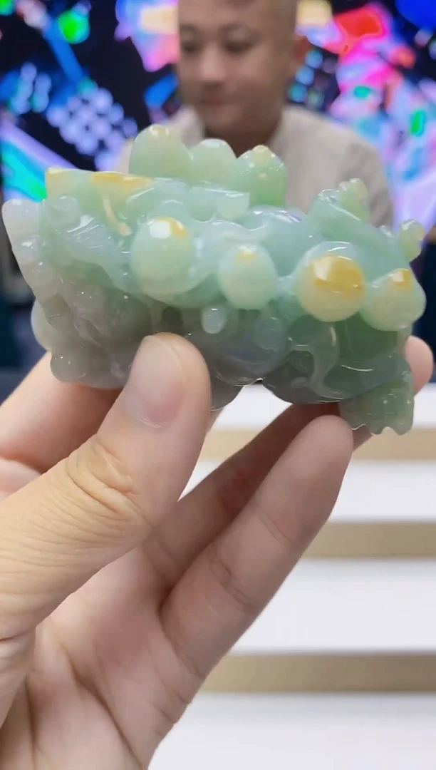 未镶嵌定制翡翠-毛货挂件