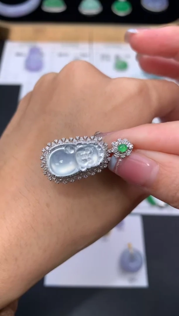 18K金镶嵌定制翡翠48小时鉴赏期 退货不扣服务费