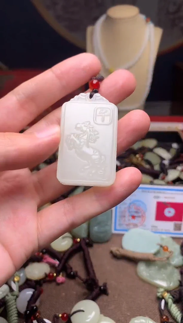 玉新疆料青海料清水吊坠