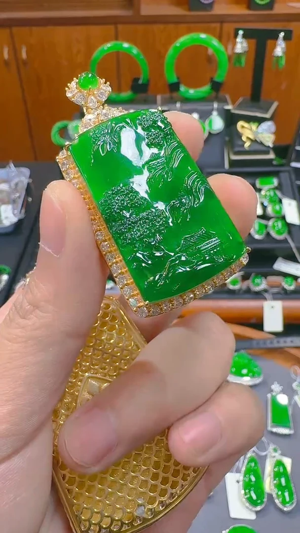 【闪购商品】翡翠吊坠(赠链)银S925镶嵌天然A货翡翠