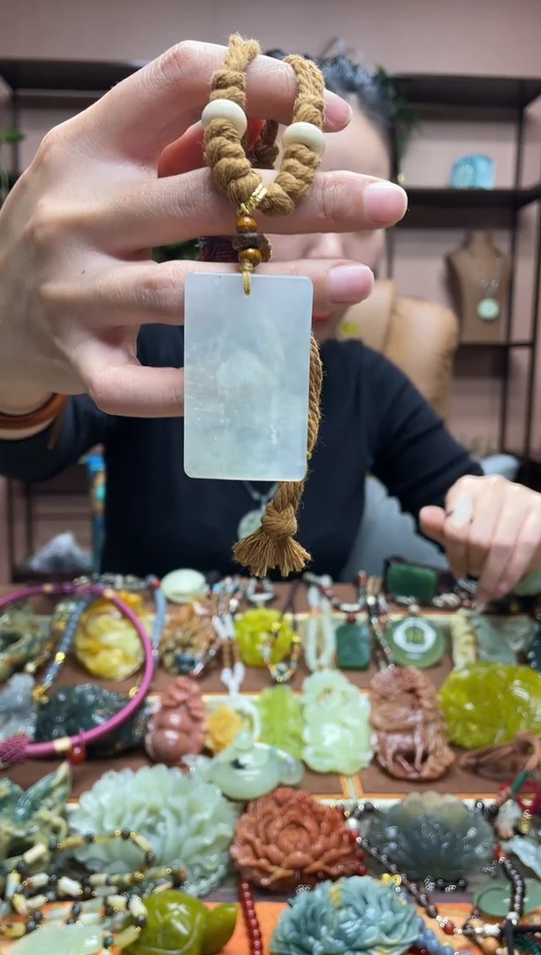 未镶嵌岫玉吊坠·