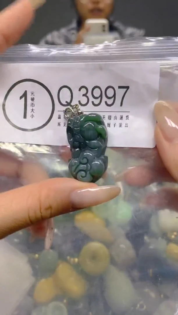 颈饰未镶嵌翡翠/ Q /翡翠A货，一件也是批发价