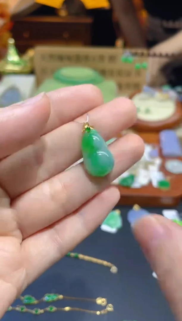 翡翠18K金镶嵌吊坠(不含链)假一赔三