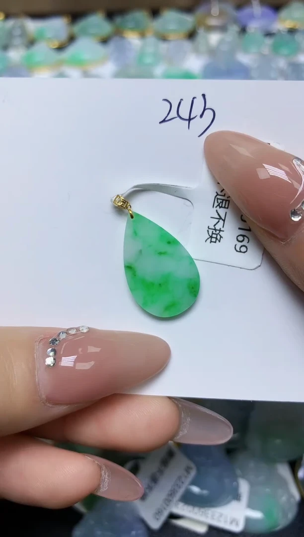 翡翠18K金镶嵌颈饰天然翡翠A货