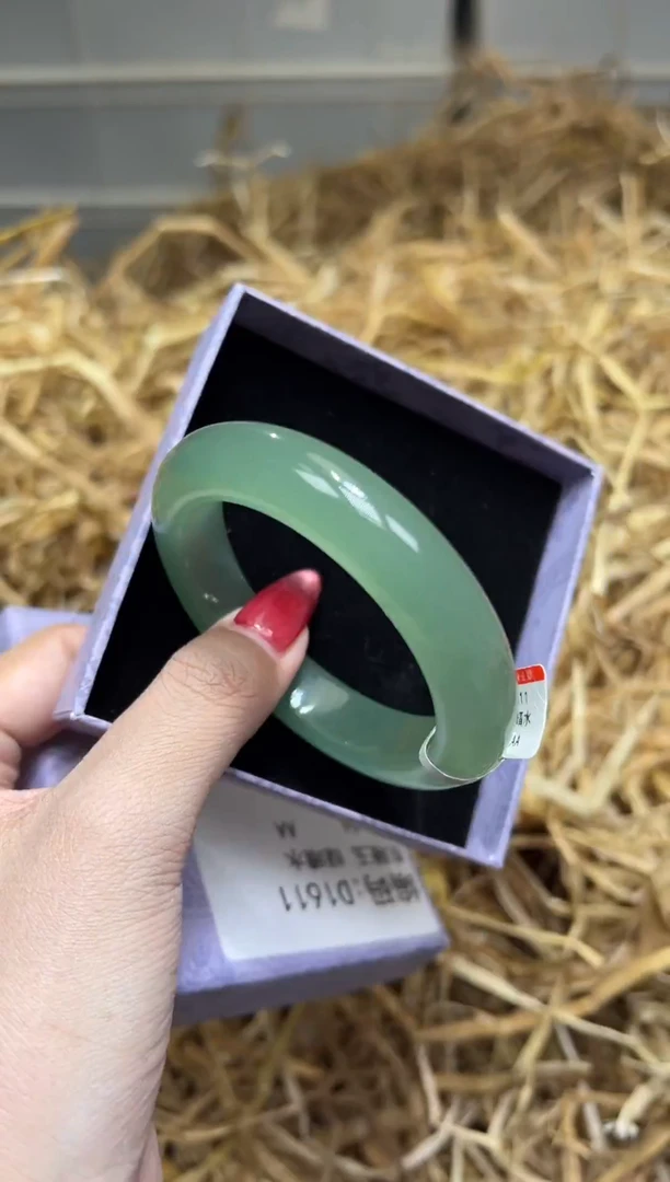 未镶嵌手镯石英质玉D1611