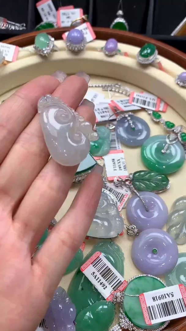【闪购商品】翡翠吊坠(不含链)未镶嵌天然缅甸A货有棉正常没运费险