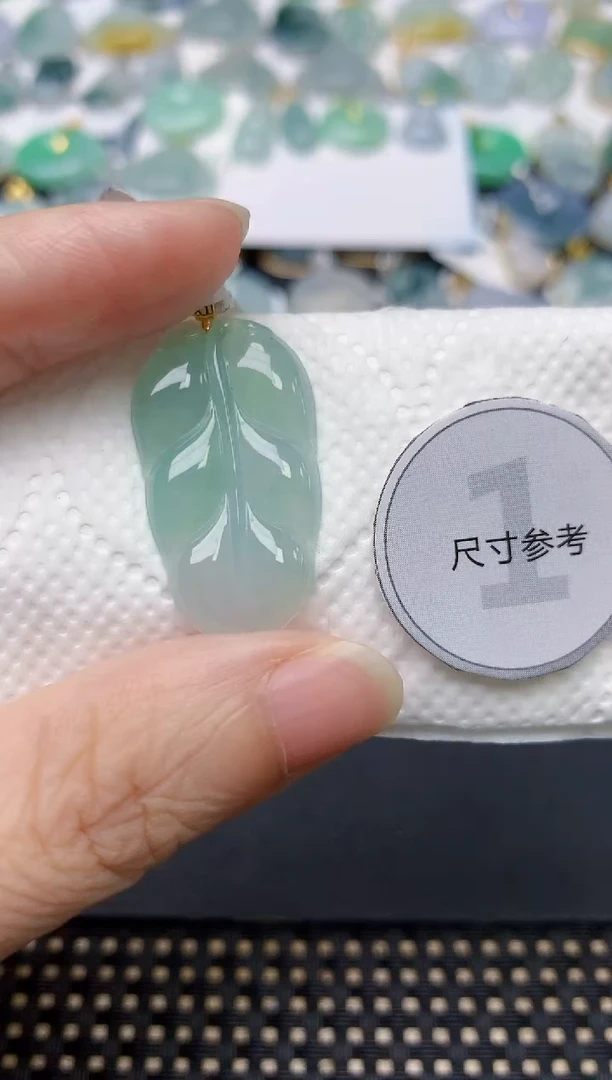 翡翠18K金镶嵌颈饰天然缅甸A货翡翠