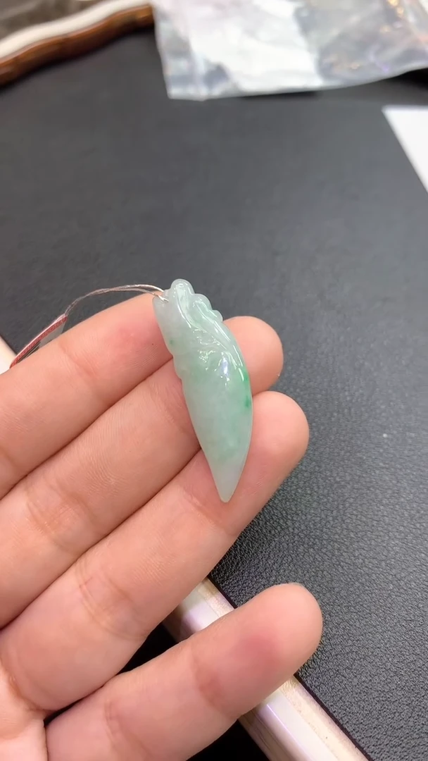 【闪购商品】翡翠吊坠(不含链)未镶嵌天然A货翡翠龙牙没运费险