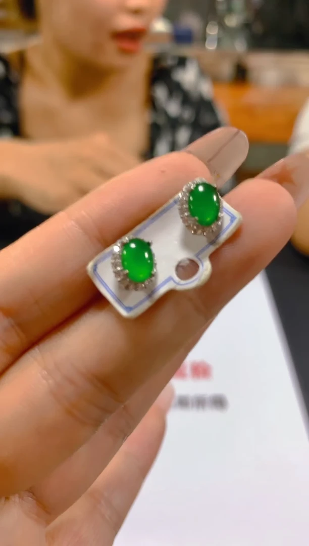 翡翠未镶嵌耳饰多样性发一