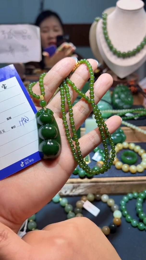 颈饰未镶嵌和田玉1