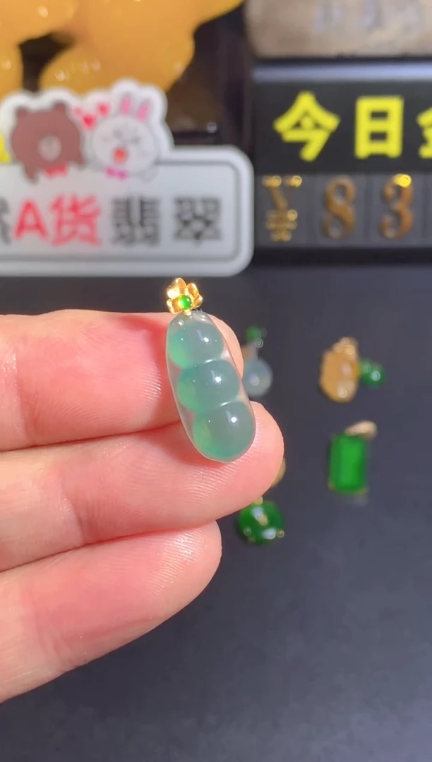 颈饰18K金镶嵌翡翠