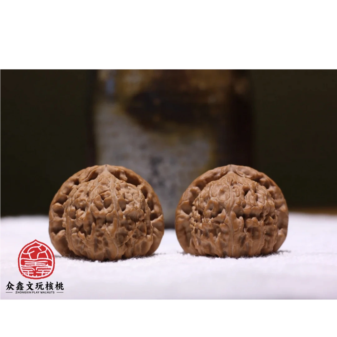 众鑫清华哥--白狮子38左右尺寸全品文玩核桃
