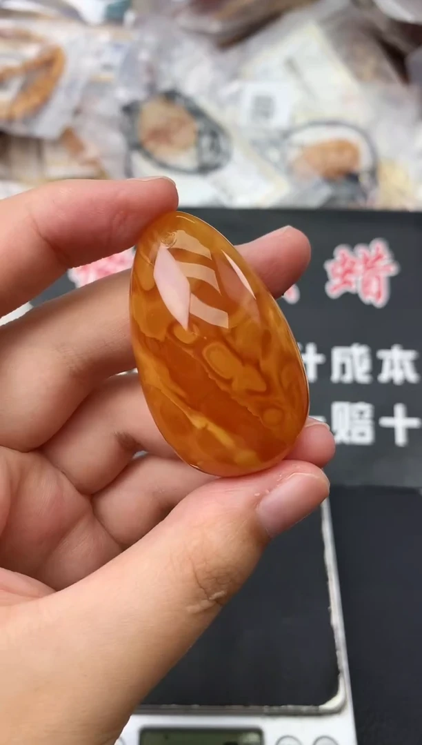 蜜蜡未镶嵌珠宝奇石85