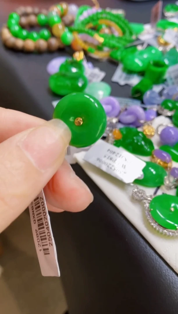 颈饰18K金镶嵌翡翠料**沈扣