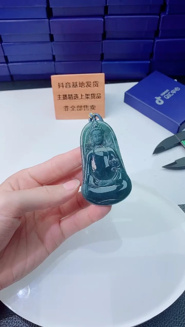 翡翠未镶嵌颈饰