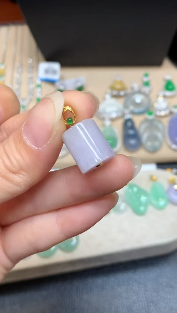 颈饰18K金镶嵌翡翠无事柱【无服务费