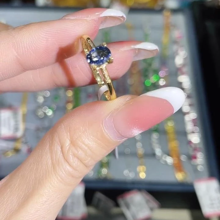 18K金镶嵌天然蓝宝石戒指