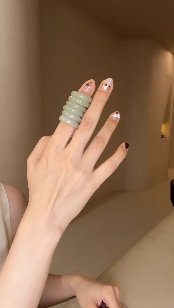 未镶嵌戒指和田玉13码青白细条多样性发其一