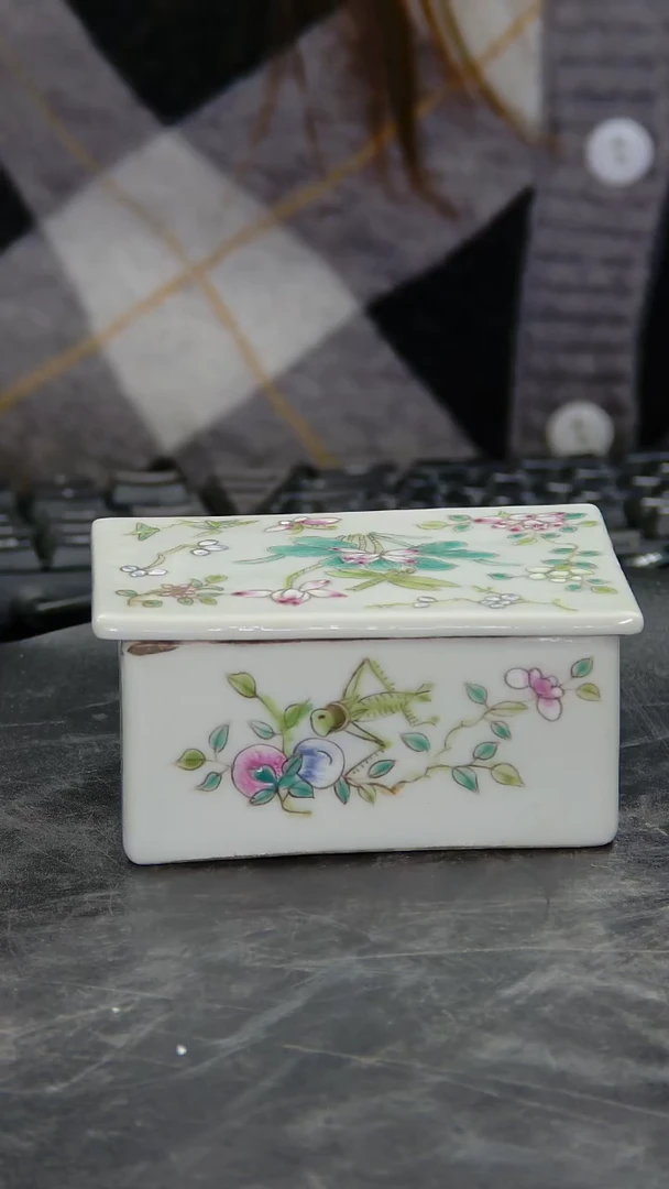 瓶粉彩花卉纹首饰盖盒#1175#