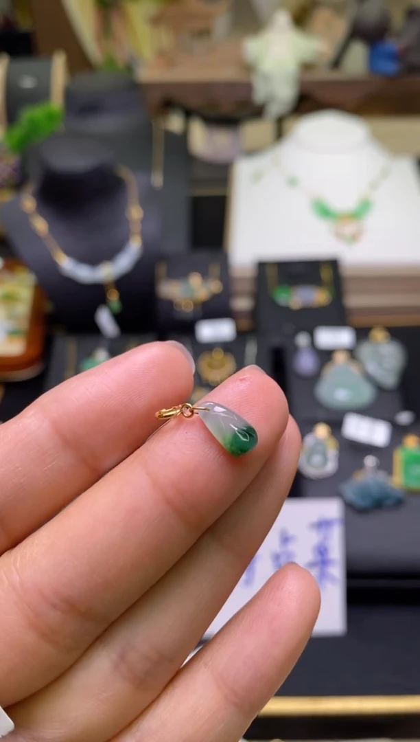 【闪购商品】翡翠颈饰18K金镶嵌净货16108