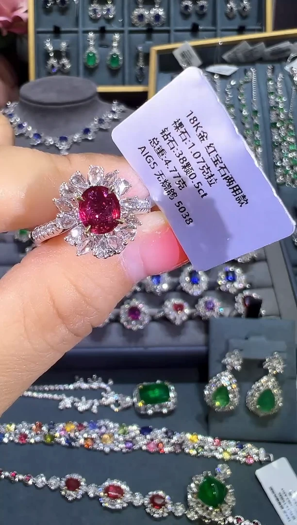 戒指18K金镶嵌红宝石戒指