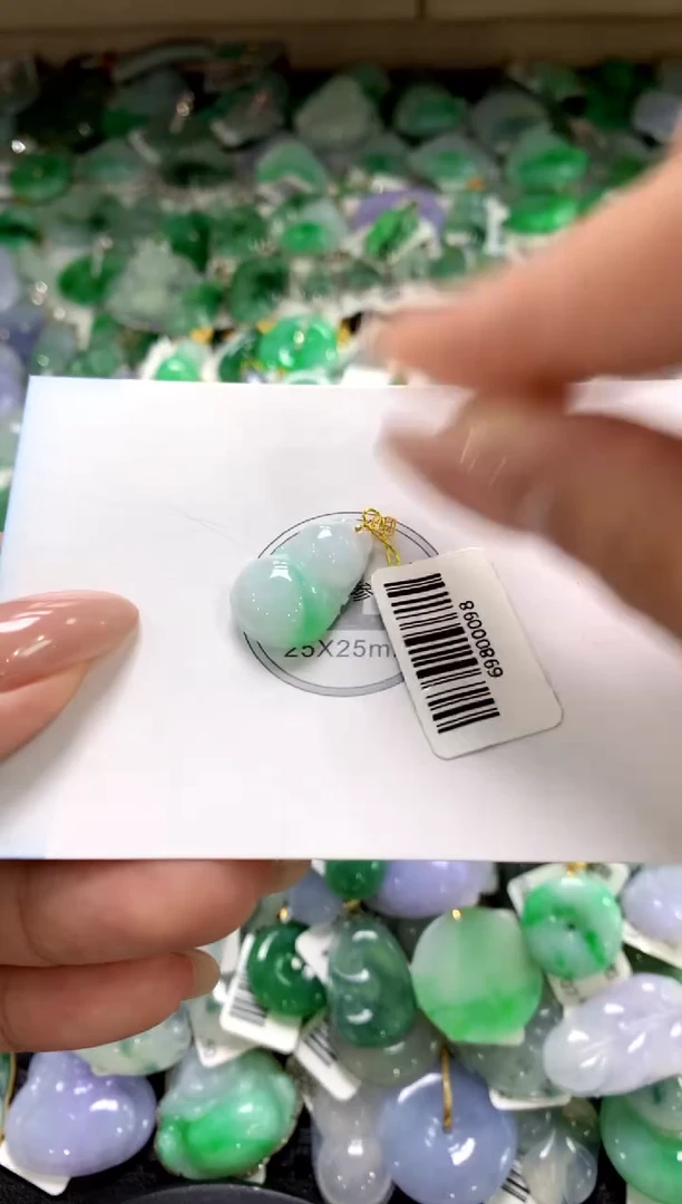 颈饰18K金镶嵌翡翠1111111111111111