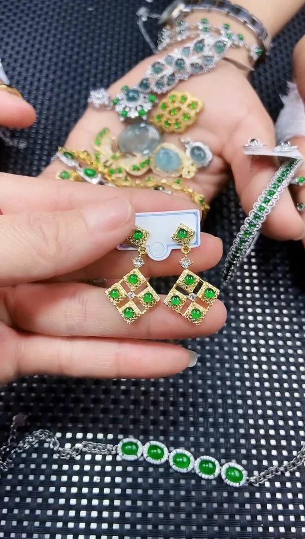 【闪购商品】翡翠耳饰未镶嵌1111111111