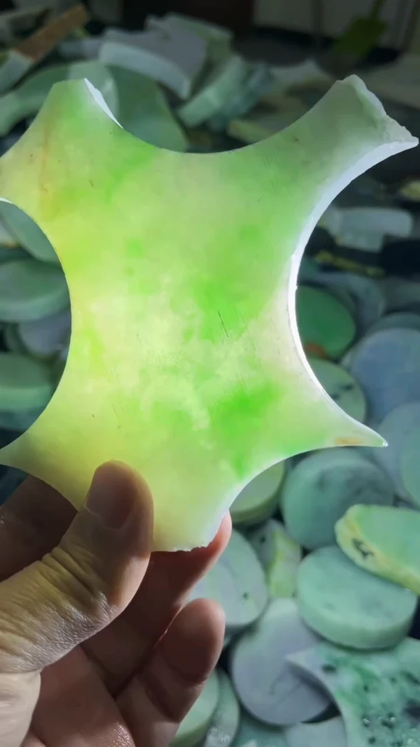 【闪购商品】翡翠挂件未镶嵌A货康壹052