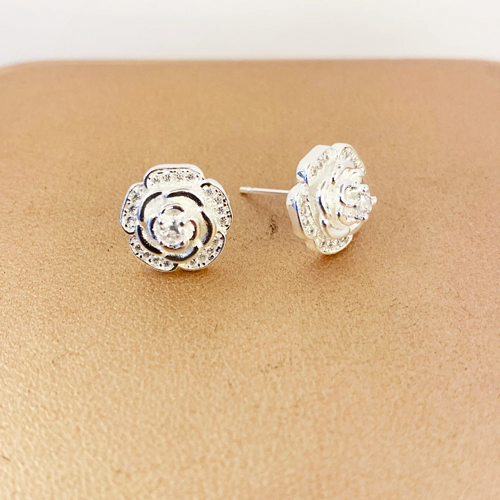 编号10  精致百搭山茶花耳钉 （无礼盒）