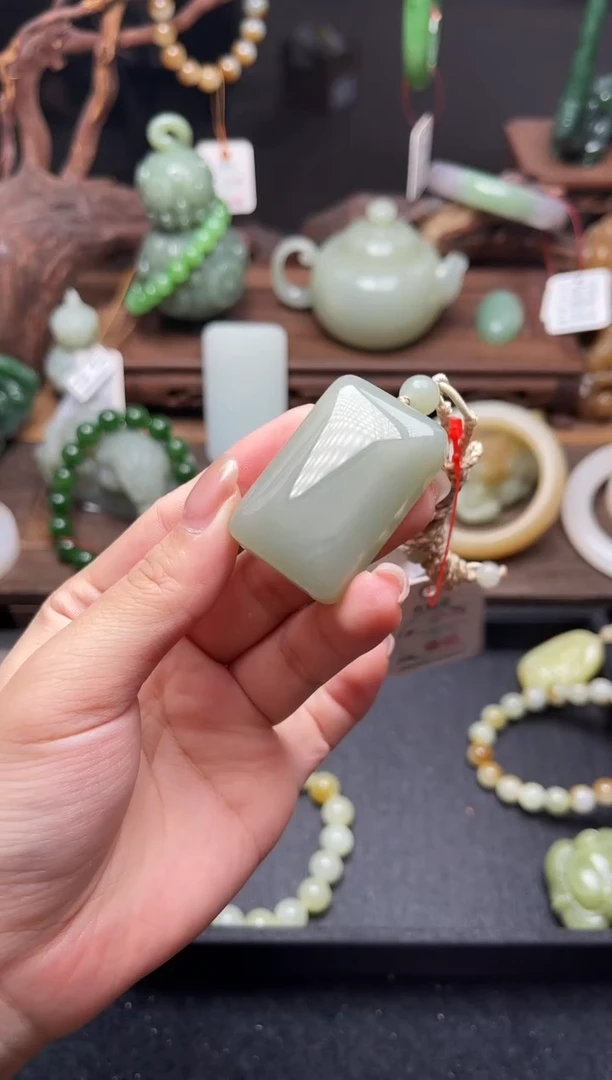 和田玉未镶嵌吊坠(不含链)且末青白 无事牌30851