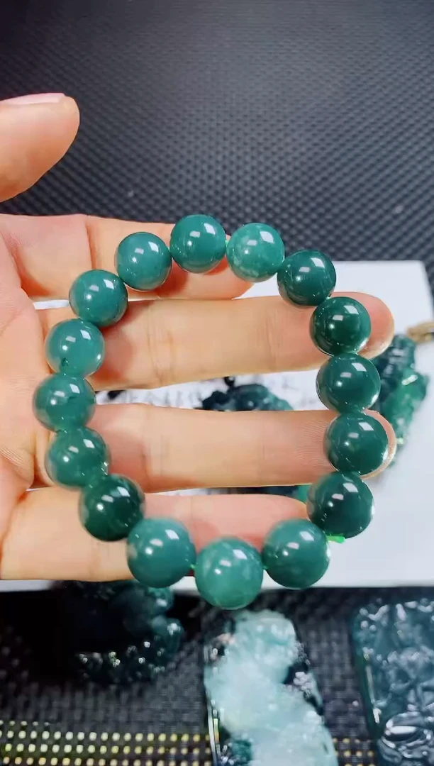 翡翠未镶嵌颈饰
