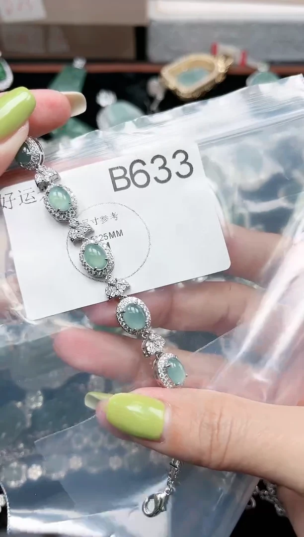 【闪购商品】翡翠颈饰未镶嵌赠皮绳633