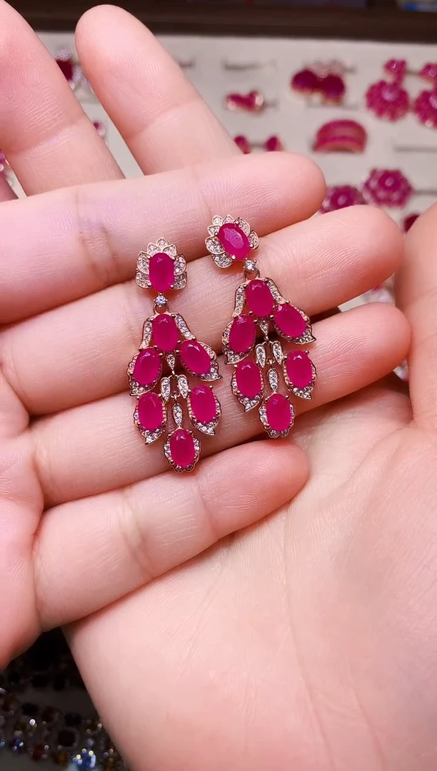 银S925镶嵌耳饰红宝石....