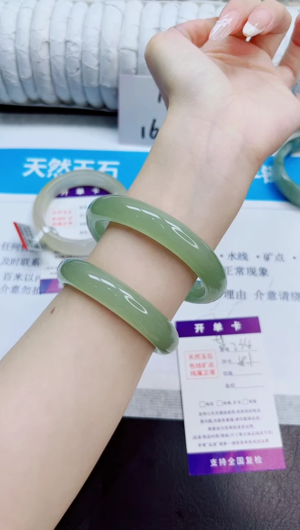 未镶嵌手镯石英质玉234/59