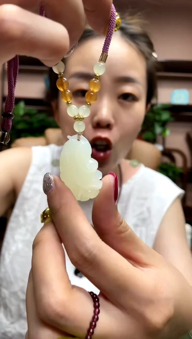 岫玉未镶嵌吊坠·