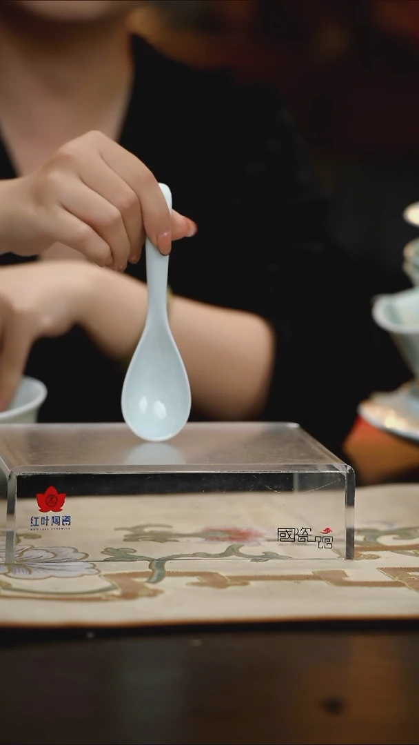 2个正价影青雕刻祥云汤匙