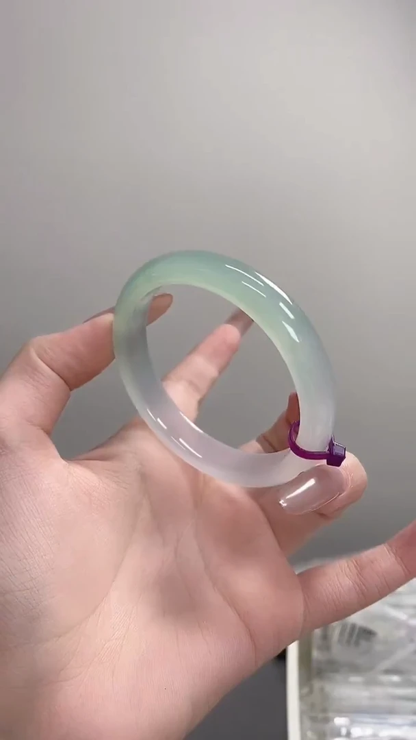 手镯玛瑙/玉髓未镶嵌55-56正圈半山水