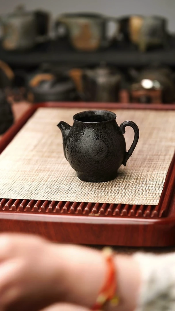 归玉堂冰碛岩重工雕刻手柄公道杯