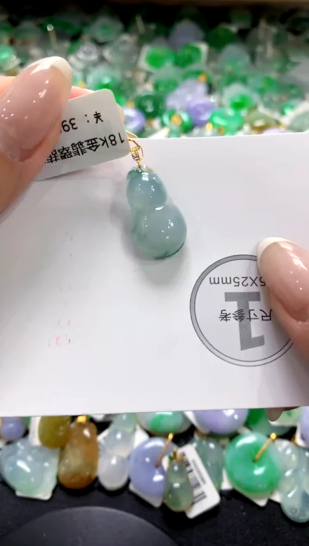 翡翠18K金镶嵌颈饰1111111111111111