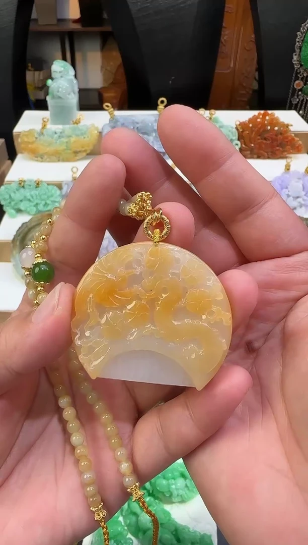 颈饰未镶嵌翡翠吊坠